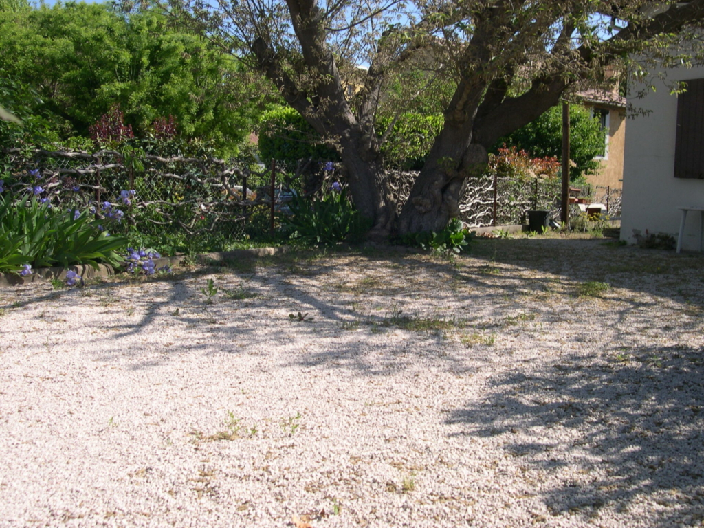 GARDANNE : MAISON DE TYPE 3/4 AVEC JARDIN CLOS ET GARAGE